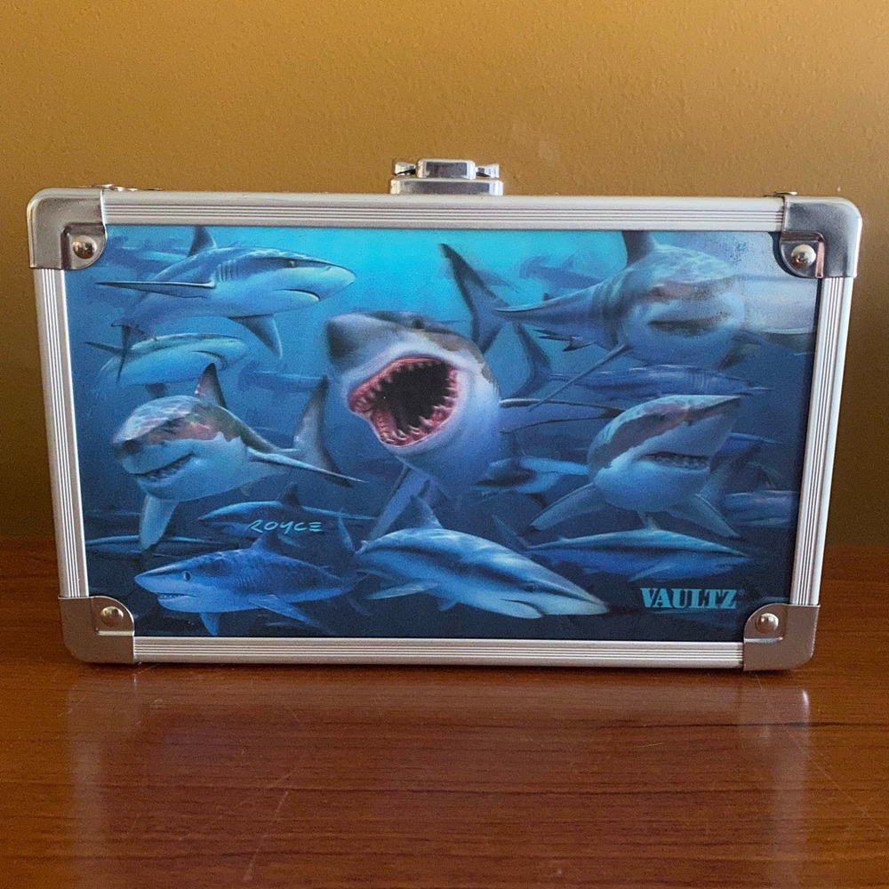 Vaultz shark case